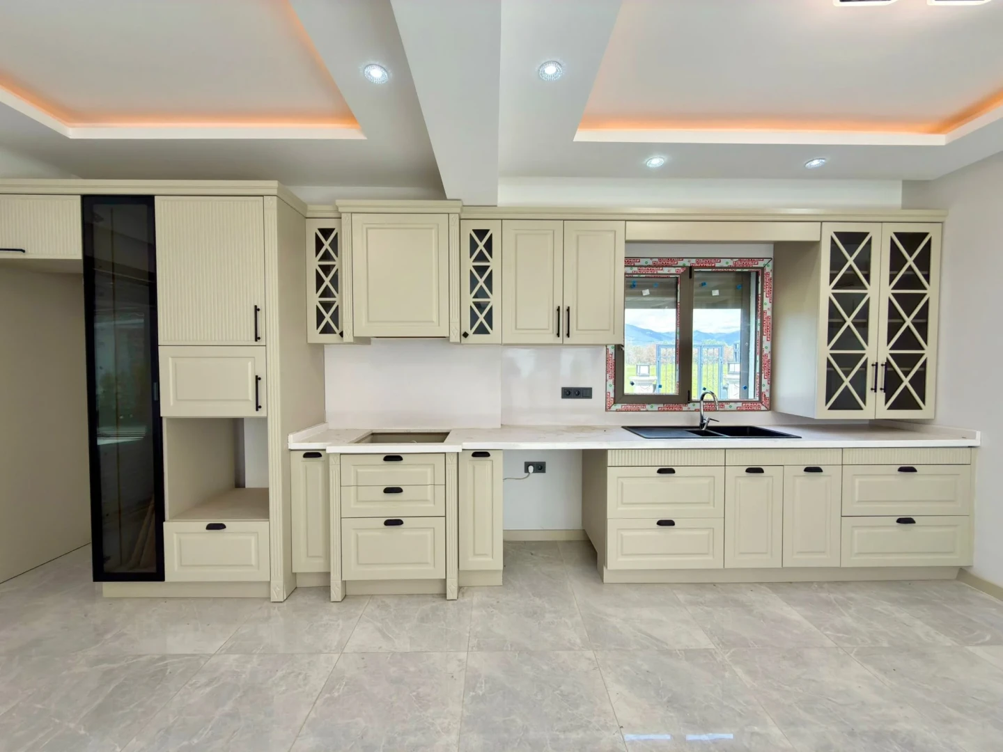 YÜKSELDEN AKÇAYDA 600 M2 TAM BAĞIMSIZ ARSA HAVUZLU 3+1 VİLLA