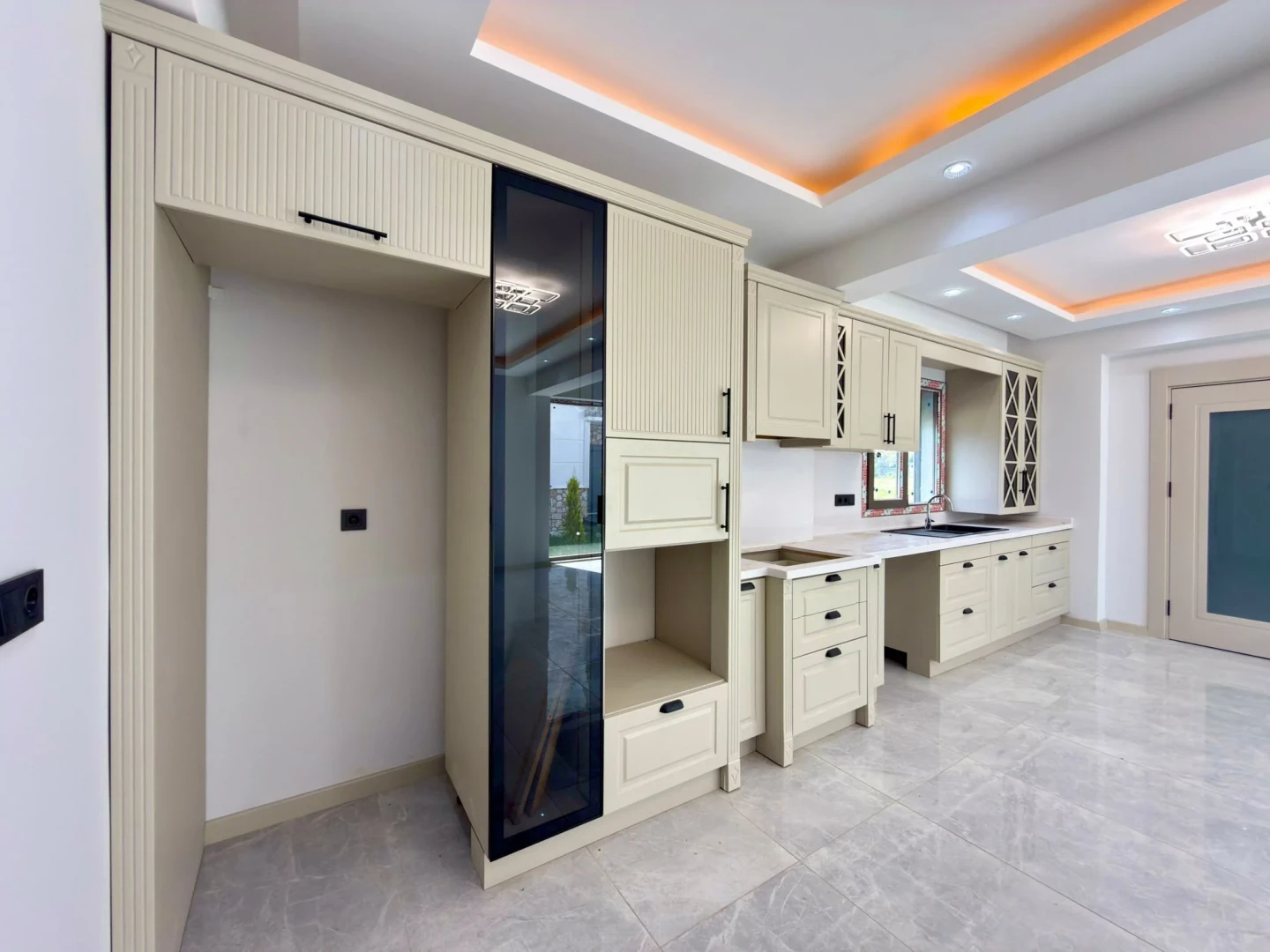 YÜKSELDEN AKÇAYDA 600 M2 TAM BAĞIMSIZ ARSA HAVUZLU 3+1 VİLLA