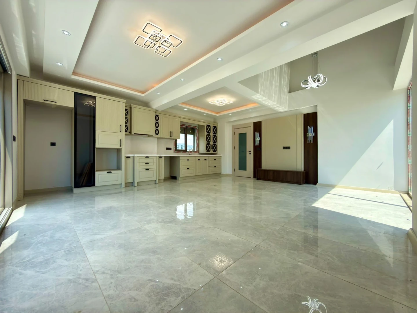 YÜKSELDEN AKÇAYDA 600 M2 TAM BAĞIMSIZ ARSA HAVUZLU 3+1 VİLLA
