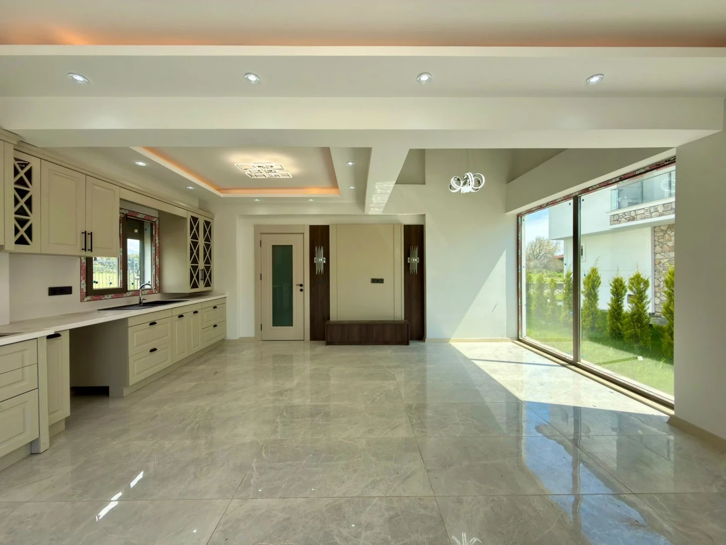 YÜKSELDEN AKÇAYDA 600 M2 TAM BAĞIMSIZ ARSA HAVUZLU 3+1 VİLLA