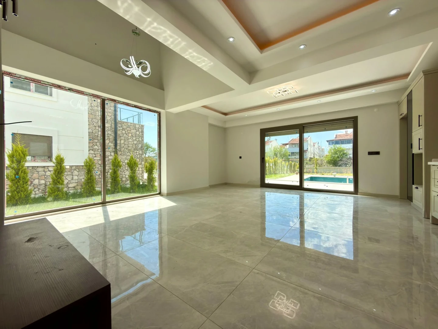 YÜKSELDEN AKÇAYDA 600 M2 TAM BAĞIMSIZ ARSA HAVUZLU 3+1 VİLLA