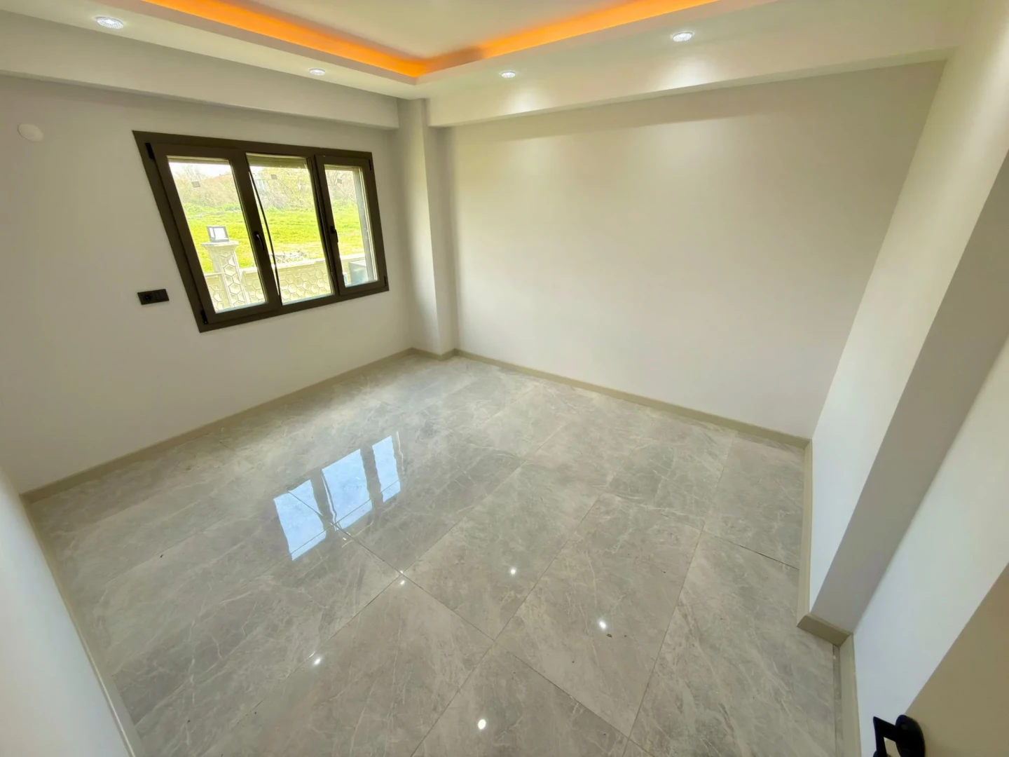 YÜKSELDEN AKÇAYDA 600 M2 TAM BAĞIMSIZ ARSA HAVUZLU 3+1 VİLLA