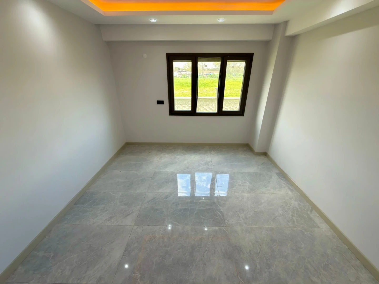 YÜKSELDEN AKÇAYDA 600 M2 TAM BAĞIMSIZ ARSA HAVUZLU 3+1 VİLLA