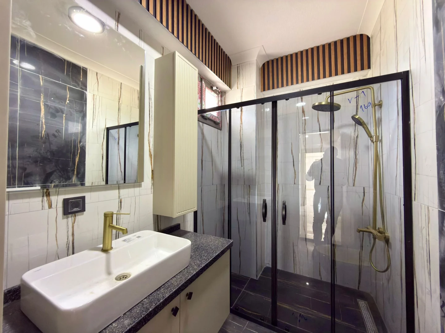 YÜKSELDEN AKÇAYDA 600 M2 TAM BAĞIMSIZ ARSA HAVUZLU 3+1 VİLLA