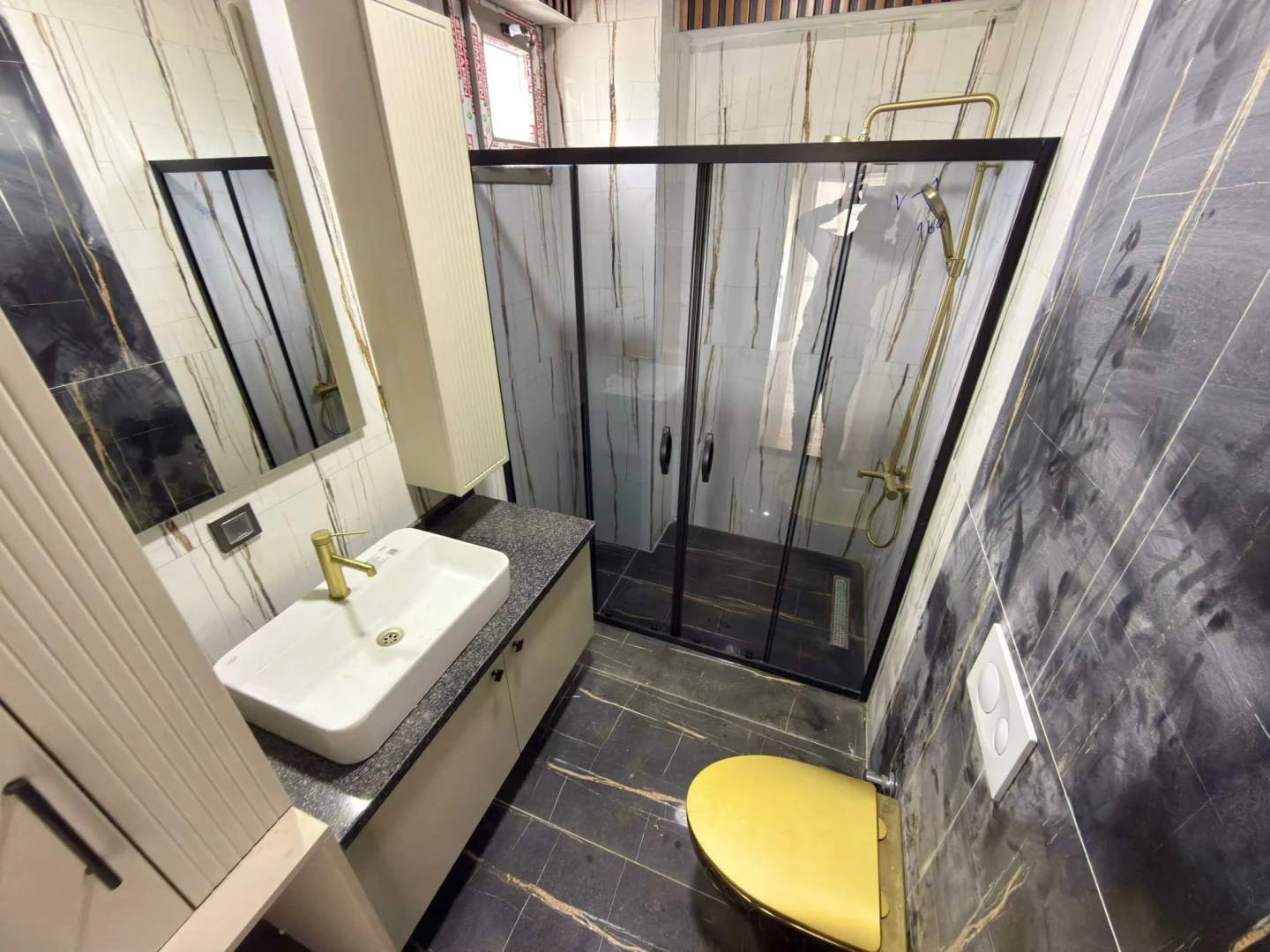 YÜKSELDEN AKÇAYDA 600 M2 TAM BAĞIMSIZ ARSA HAVUZLU 3+1 VİLLA