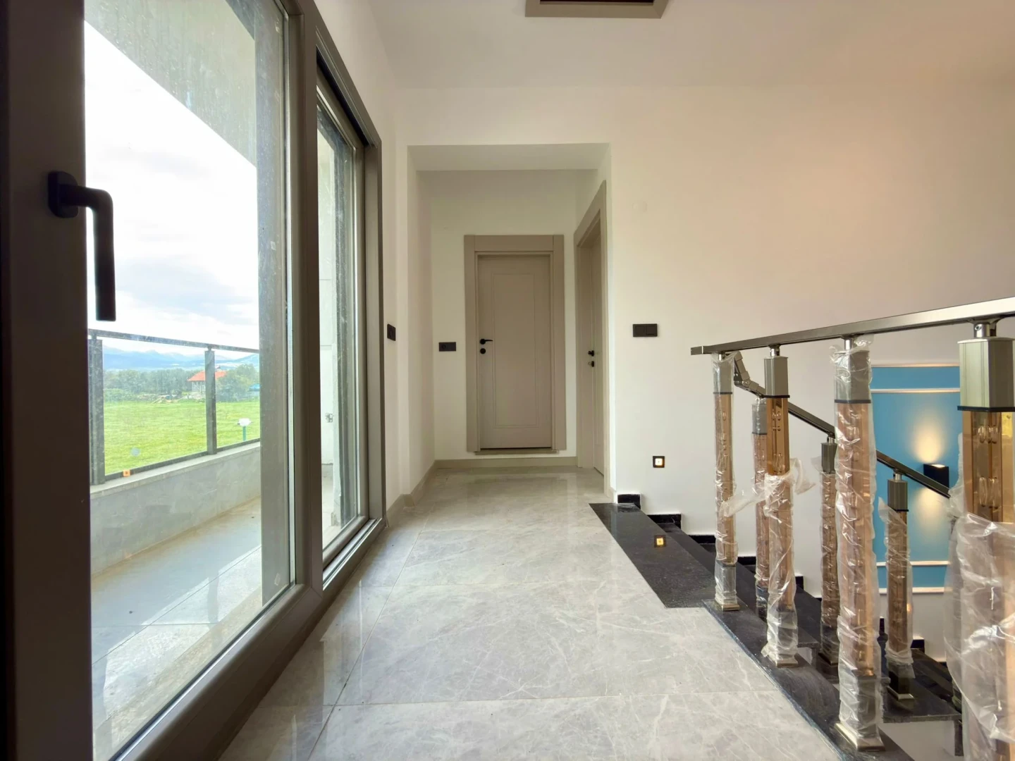 YÜKSELDEN AKÇAYDA 600 M2 TAM BAĞIMSIZ ARSA HAVUZLU 3+1 VİLLA