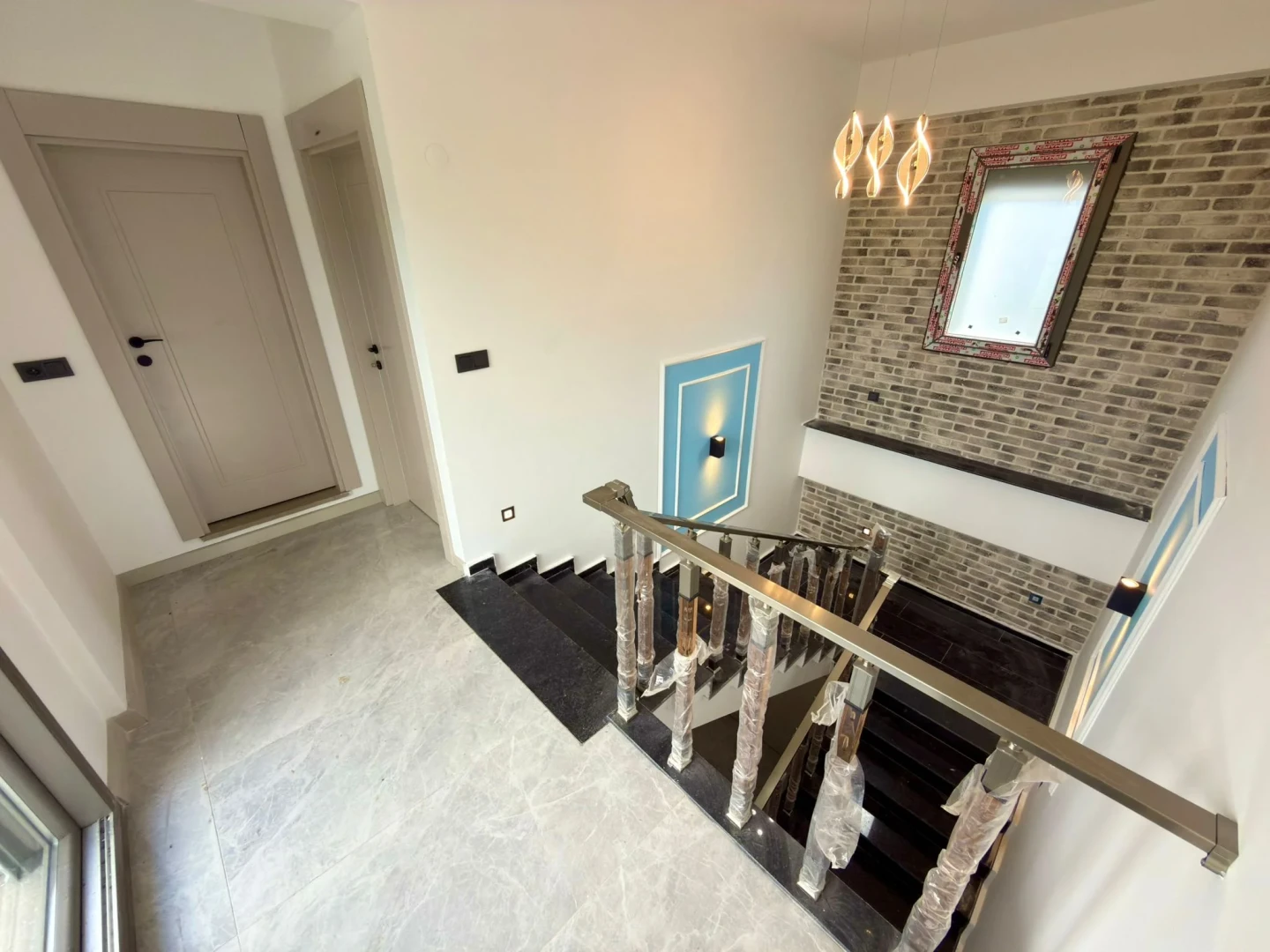 YÜKSELDEN AKÇAYDA 600 M2 TAM BAĞIMSIZ ARSA HAVUZLU 3+1 VİLLA