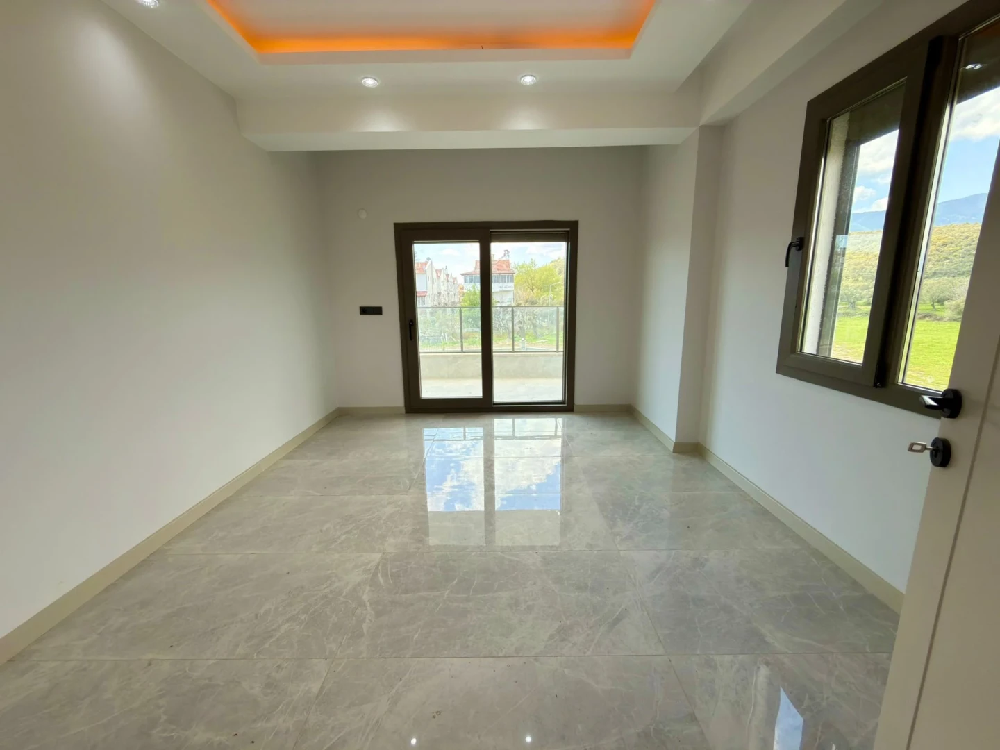 YÜKSELDEN AKÇAYDA 600 M2 TAM BAĞIMSIZ ARSA HAVUZLU 3+1 VİLLA