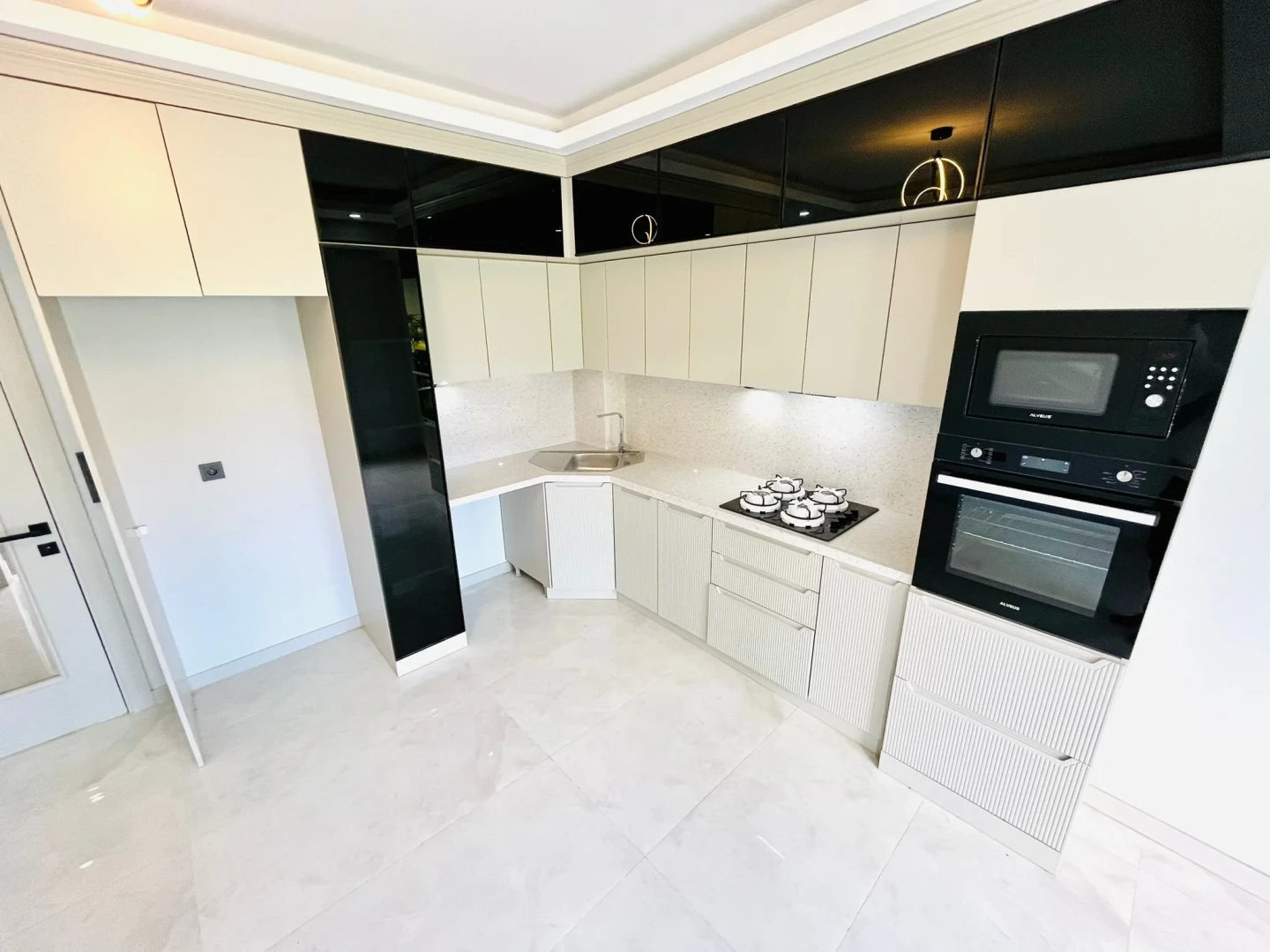 YÜKSELDEN GÜREDE DENİZE 100 MT ULTRA LÜX 3+1 SATILIK VİLLA