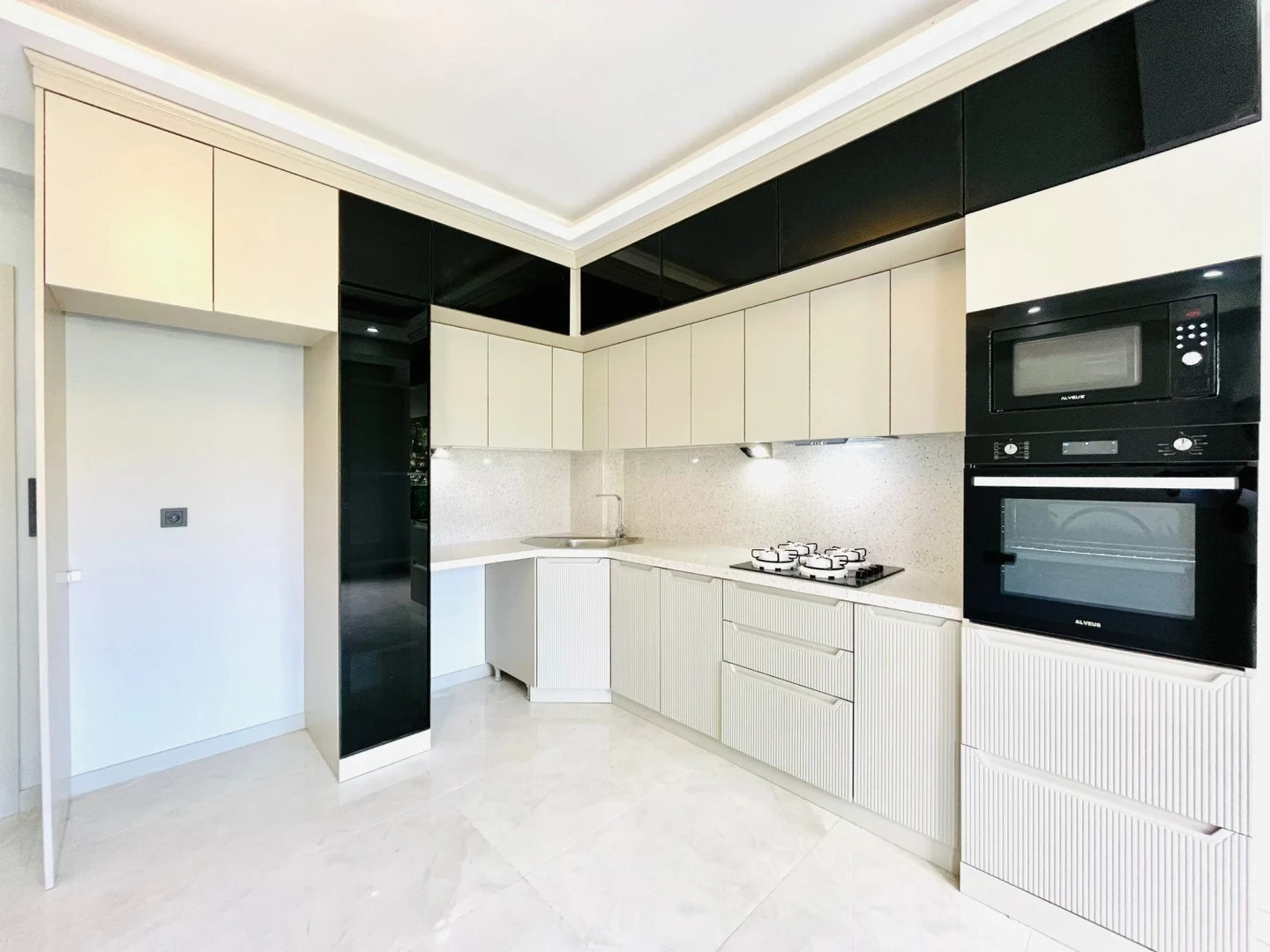 YÜKSELDEN GÜREDE DENİZE 100 MT ULTRA LÜX 3+1 SATILIK VİLLA