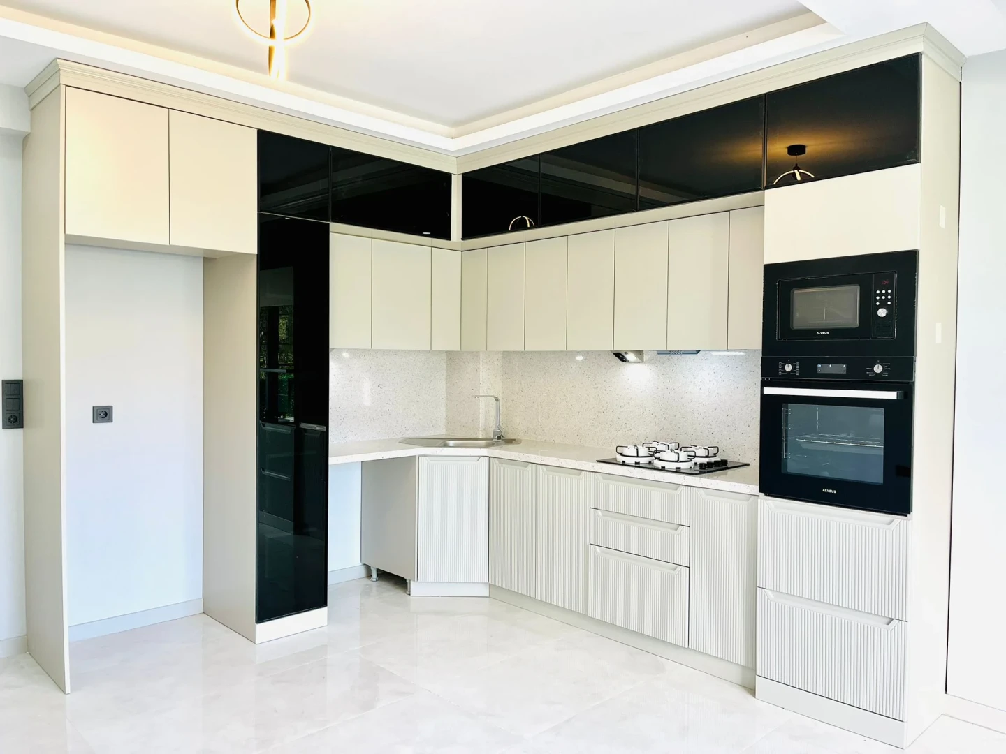 YÜKSELDEN GÜREDE DENİZE 100 MT ULTRA LÜX 3+1 SATILIK VİLLA