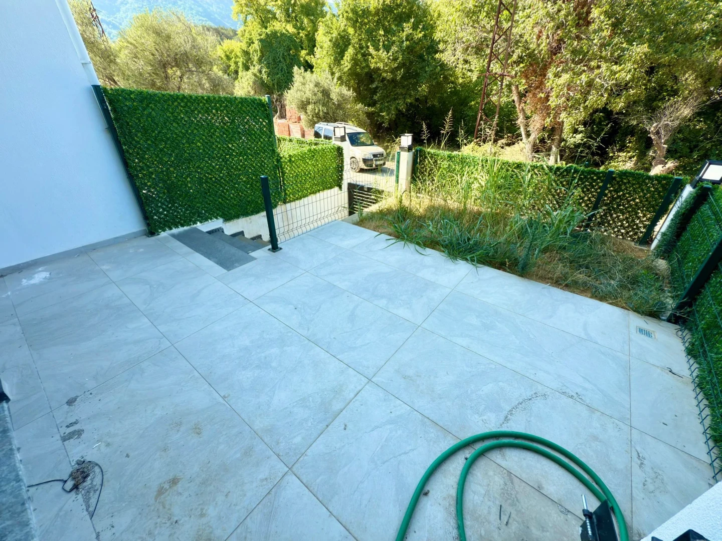 YÜKSELDEN GÜREDE EŞSİZ ÇAY MANZARASI İLE ULTRA LÜKS GENİŞ VİLLA