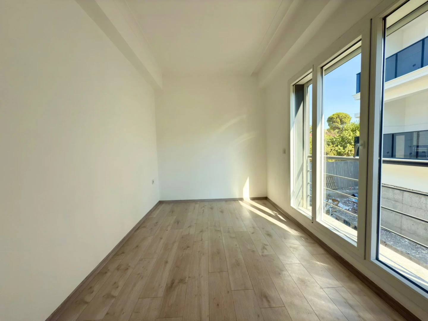 YÜKSELDEN GÜREDE EŞSİZ ÇAY MANZARASI İLE ULTRA LÜKS GENİŞ VİLLA