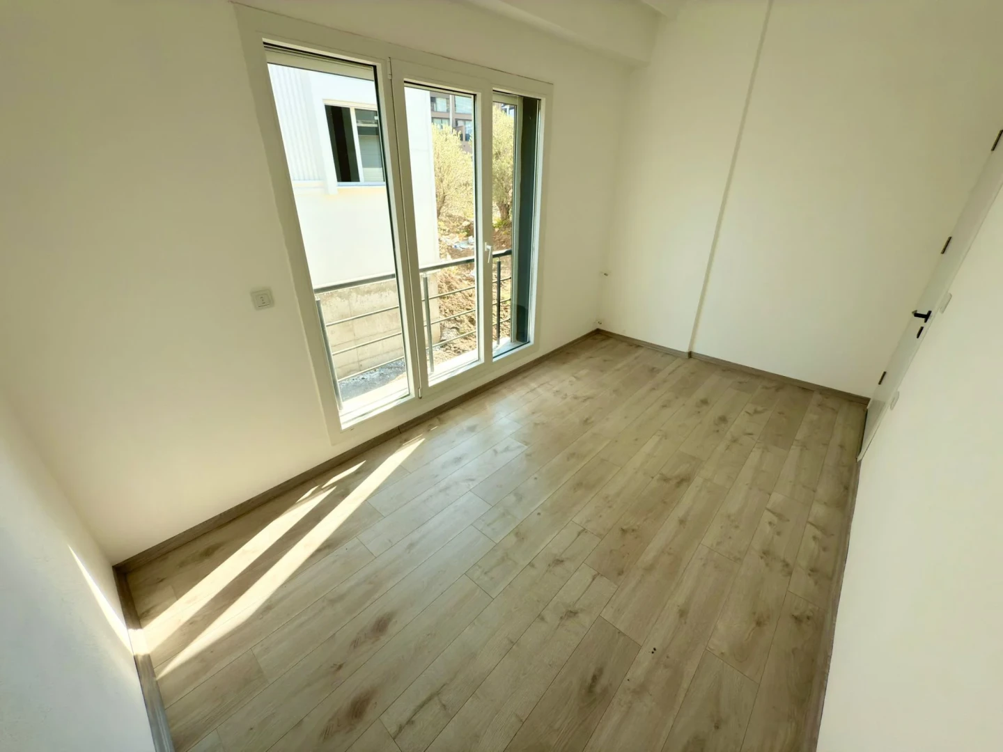 YÜKSELDEN GÜREDE EŞSİZ ÇAY MANZARASI İLE ULTRA LÜKS GENİŞ VİLLA