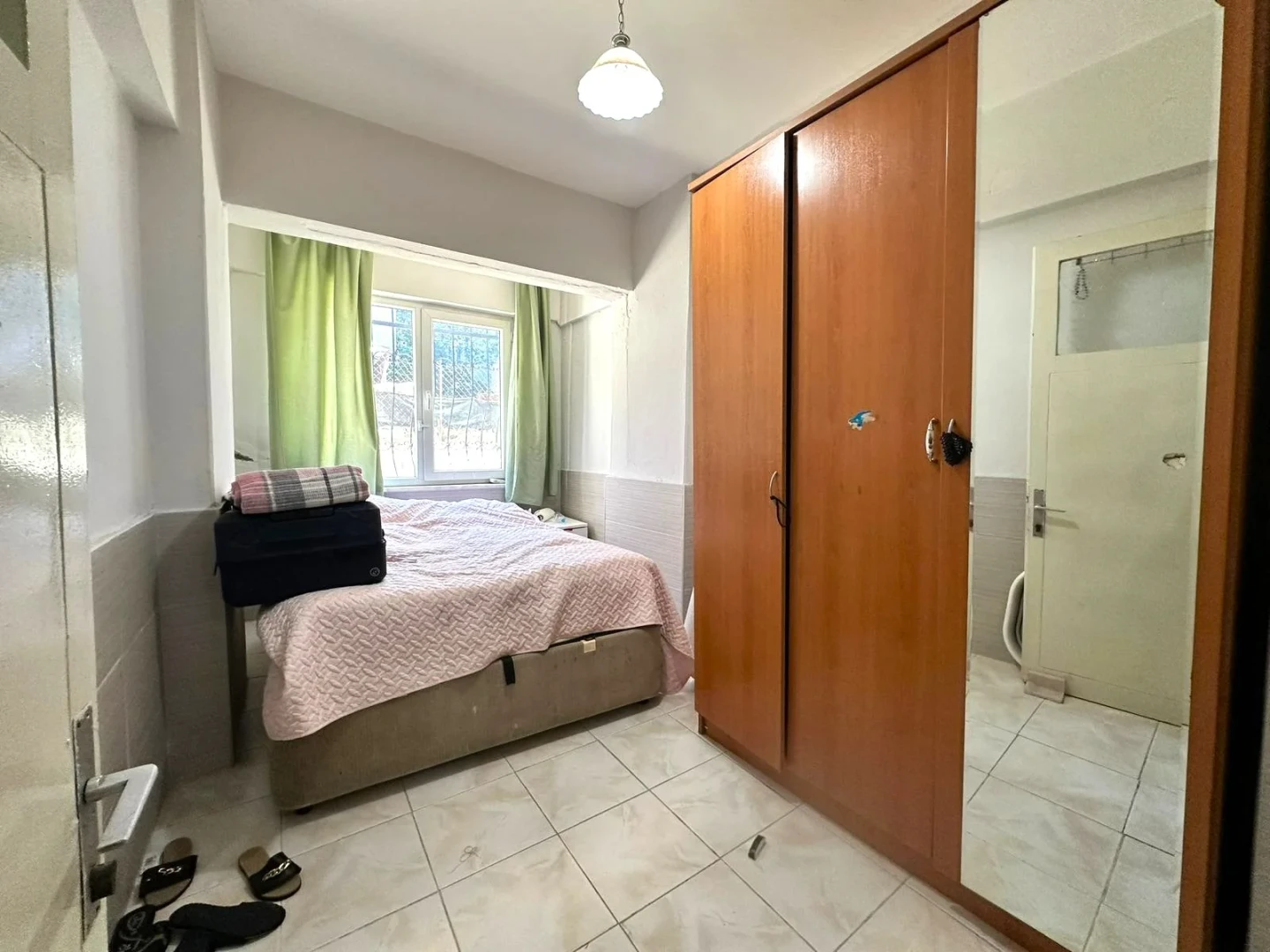 YÜKSELDEN AKÇAY MERKEZDE BAHÇE KULLANIMLI DENİZE 200mt 2+1 DAİRE