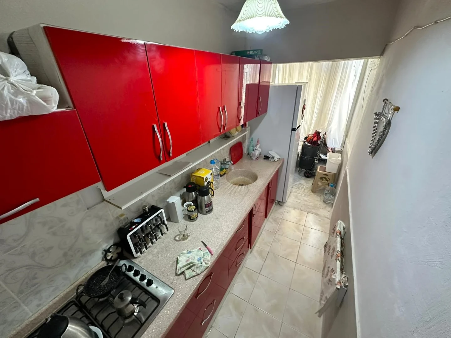 YÜKSELDEN AKÇAY MERKEZDE BAHÇE KULLANIMLI DENİZE 200mt 2+1 DAİRE