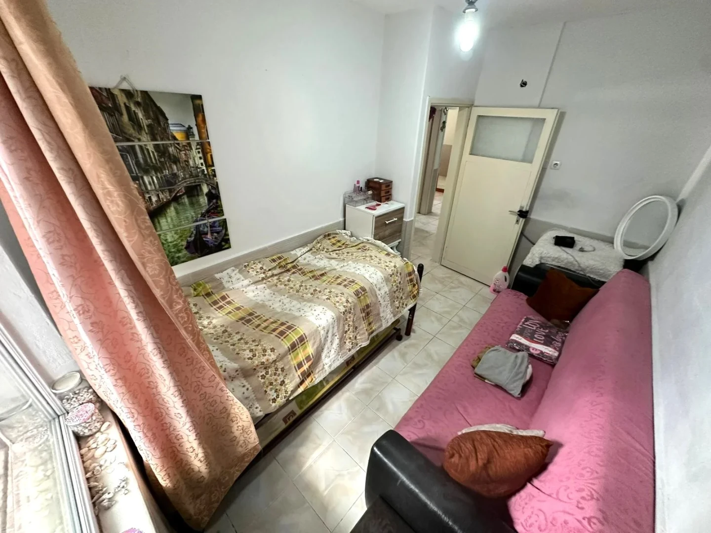 YÜKSELDEN AKÇAY MERKEZDE BAHÇE KULLANIMLI DENİZE 200mt 2+1 DAİRE