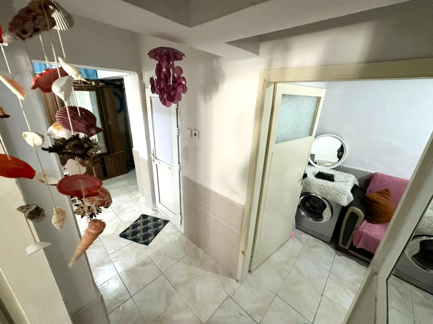 YÜKSELDEN AKÇAY MERKEZDE BAHÇE KULLANIMLI DENİZE 200mt 2+1 DAİRE