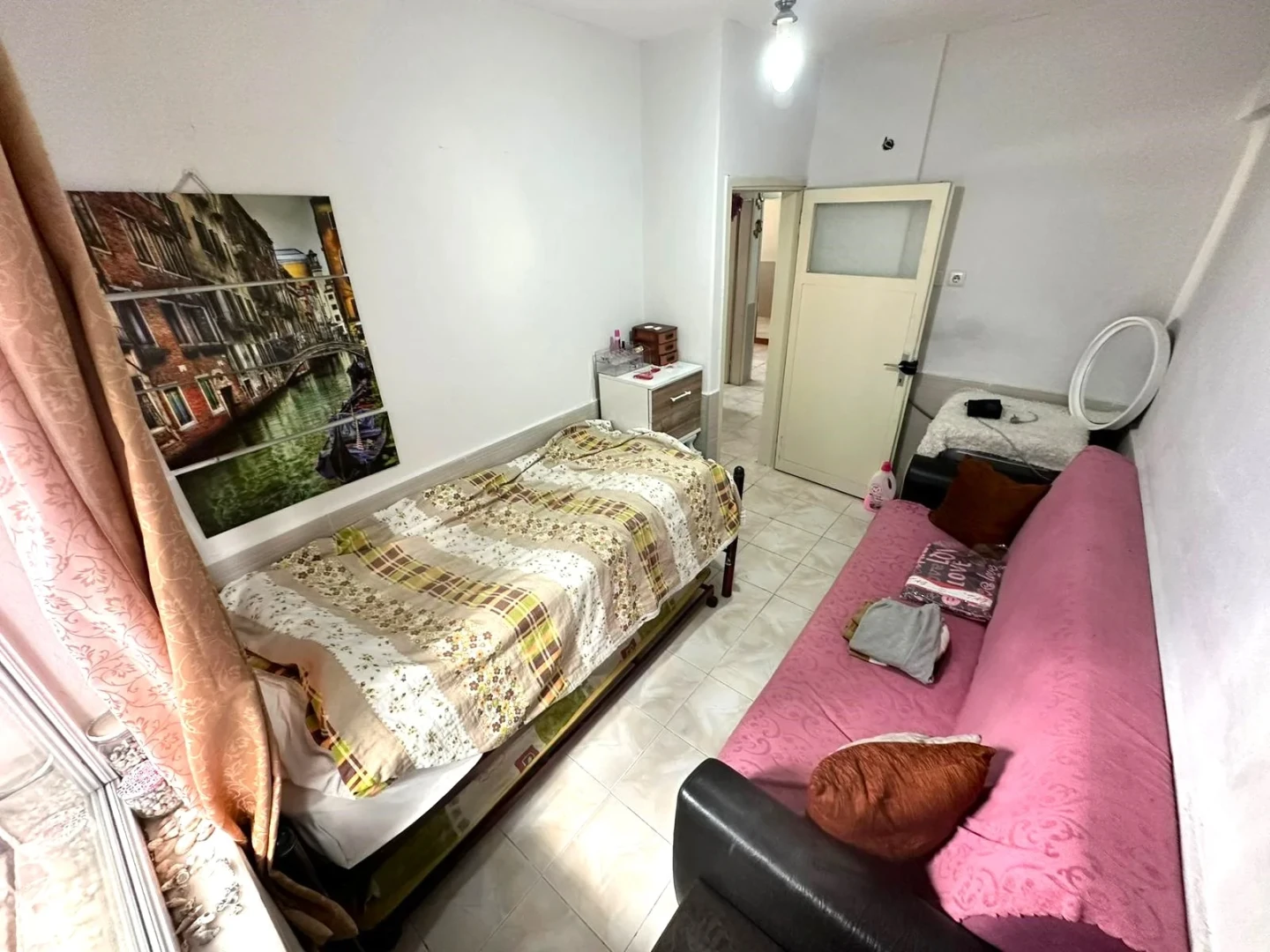 YÜKSELDEN AKÇAY MERKEZDE BAHÇE KULLANIMLI DENİZE 200mt 2+1 DAİRE
