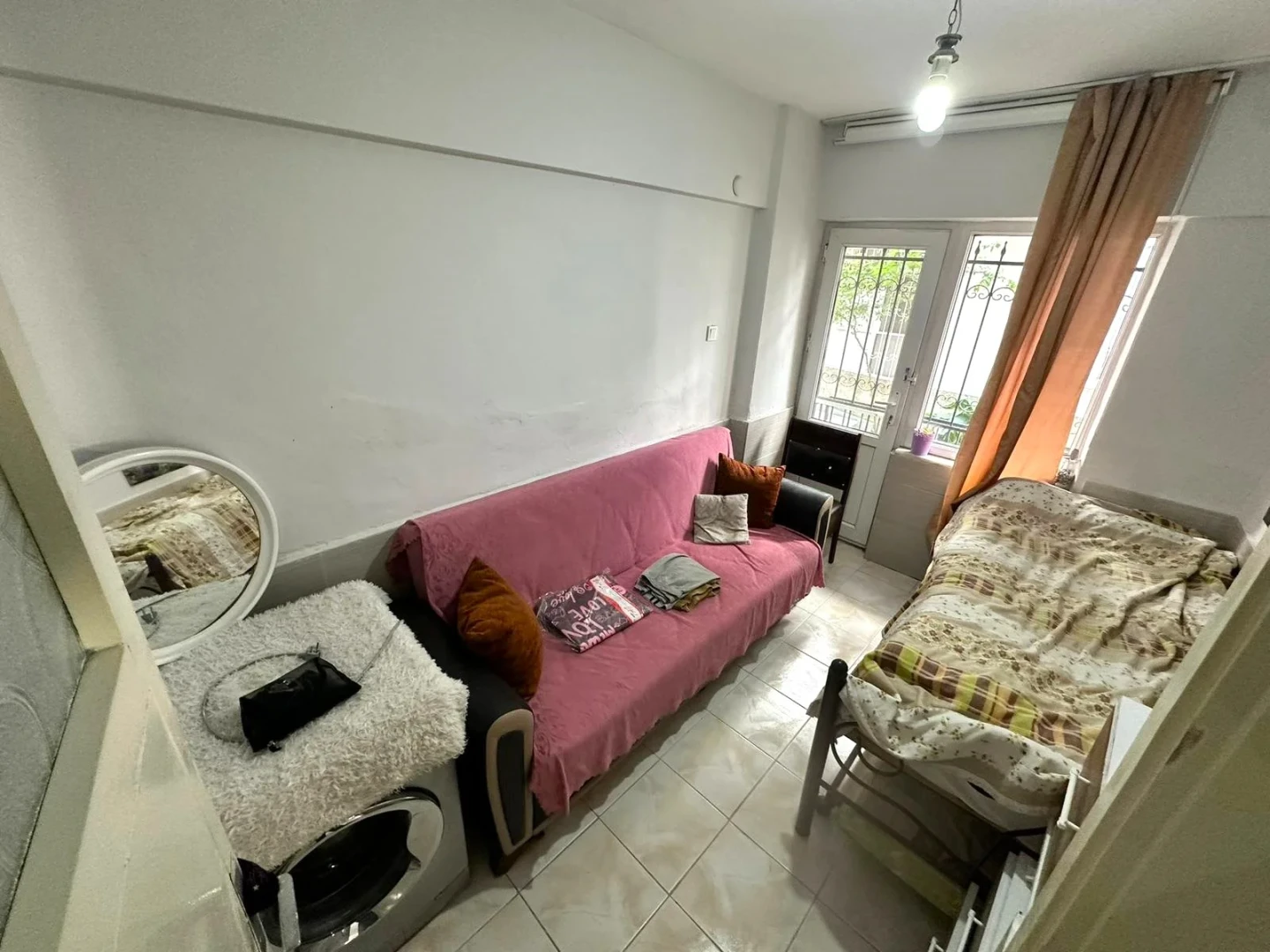 YÜKSELDEN AKÇAY MERKEZDE BAHÇE KULLANIMLI DENİZE 200mt 2+1 DAİRE