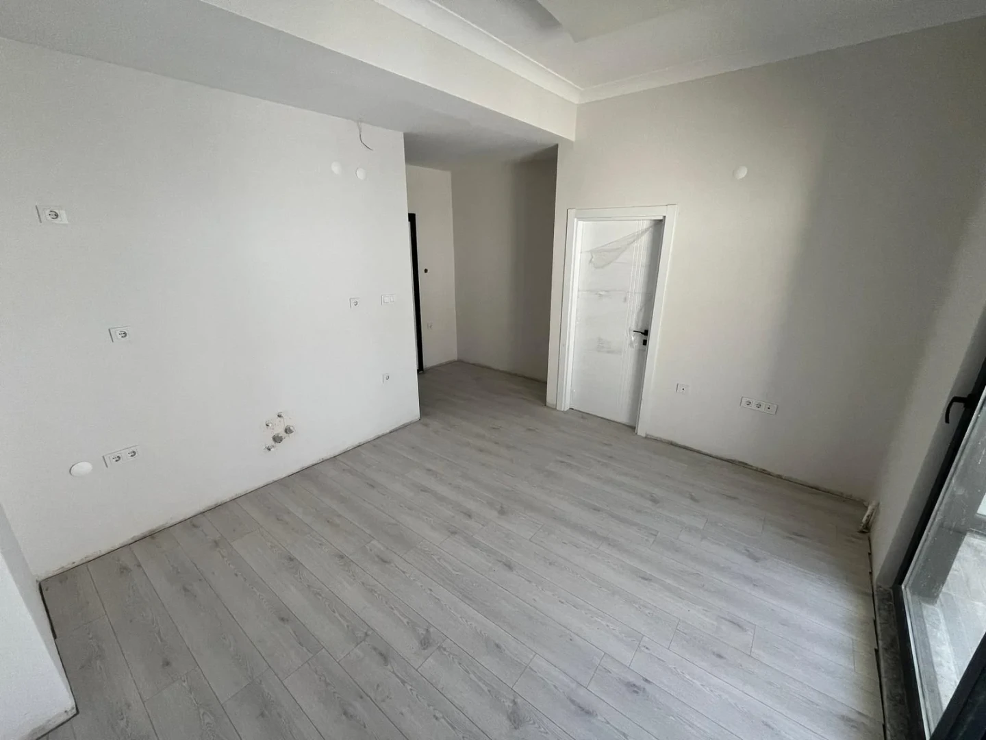 YÜKSELDEN FIRSAT! AKÇAYDA SIFIR BİNADA GENİŞ M2 LÜKS SATILIK 1+1