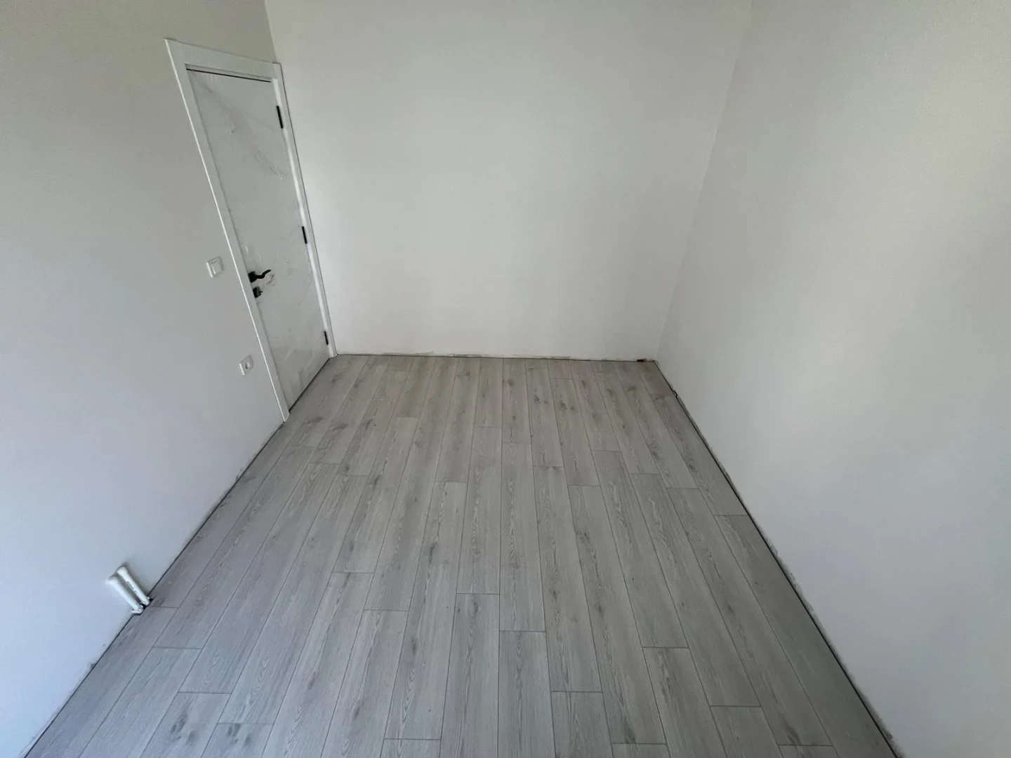 YÜKSELDEN FIRSAT! AKÇAYDA SIFIR BİNADA GENİŞ M2 LÜKS SATILIK 1+1