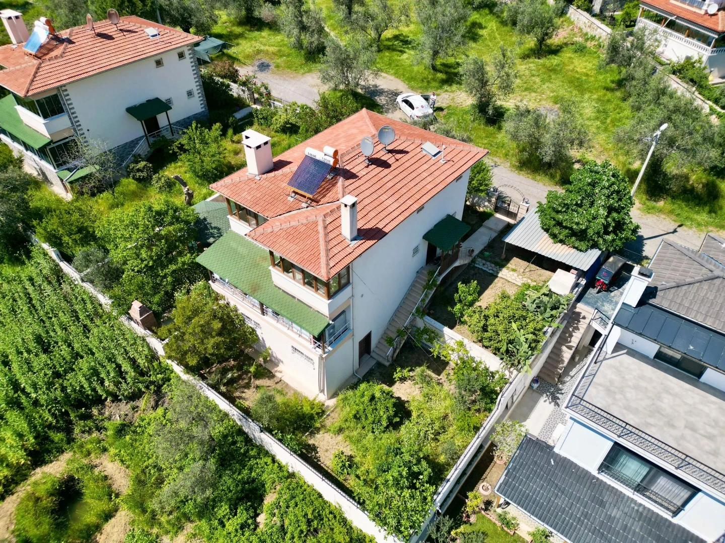 YÜKSELDEN GÜRENİN EN DEĞERLİ YERİNDE TAM BAĞIMSIZ 7+2EŞSİZ VİLLA
