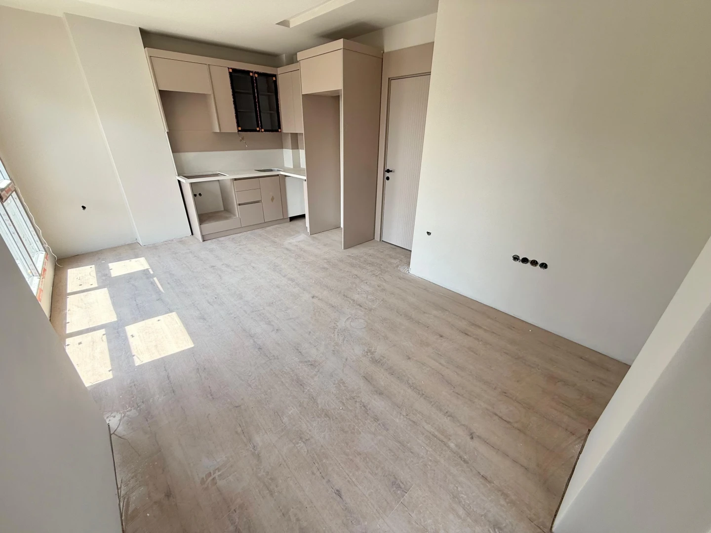 彡YÜKSEL'DEN KADIKÖY'DE ARAKAT LÜKS İŞÇİLİK 1+1 SIFIR DAİRE彡