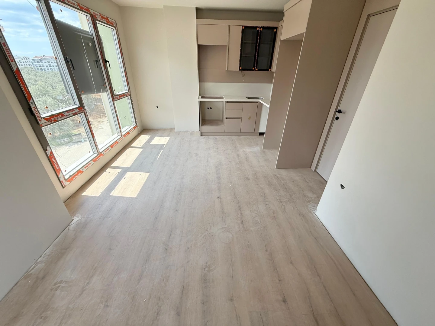 彡YÜKSEL'DEN KADIKÖY'DE ARAKAT LÜKS İŞÇİLİK 1+1 SIFIR DAİRE彡