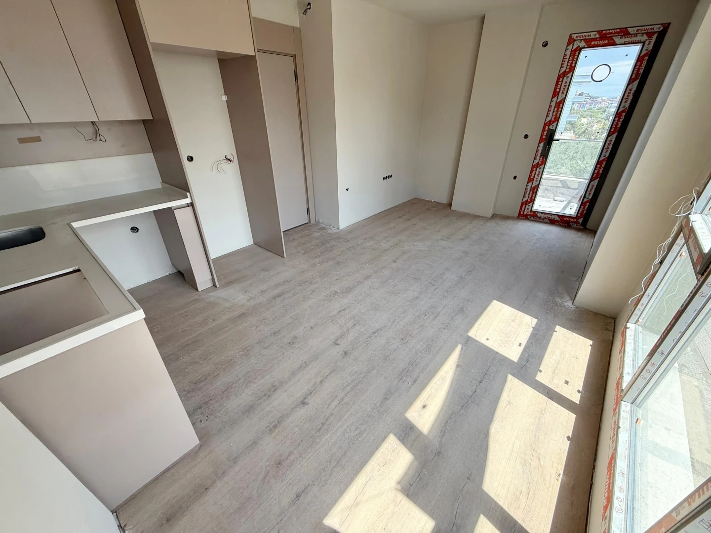 彡YÜKSEL'DEN KADIKÖY'DE ARAKAT LÜKS İŞÇİLİK 1+1 SIFIR DAİRE彡