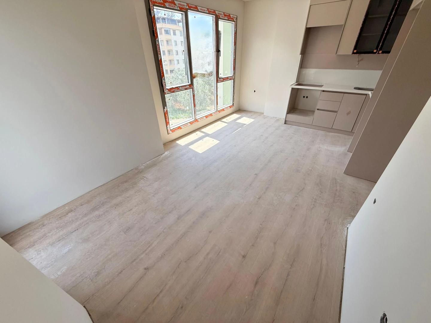 彡YÜKSEL'DEN KADIKÖY'DE ARAKAT LÜKS İŞÇİLİK 1+1 SIFIR DAİRE彡