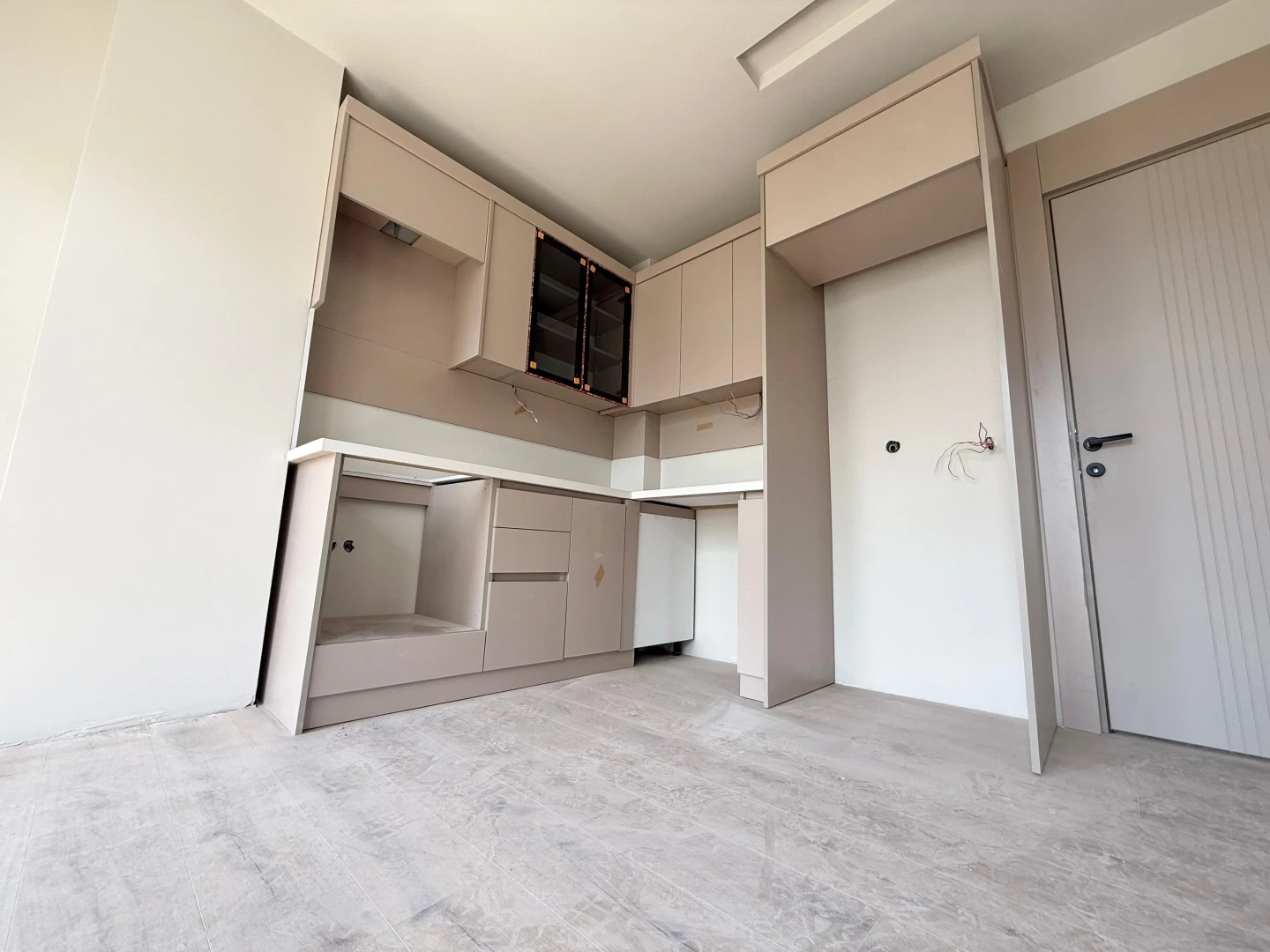 彡YÜKSEL'DEN KADIKÖY'DE ARAKAT LÜKS İŞÇİLİK 1+1 SIFIR DAİRE彡