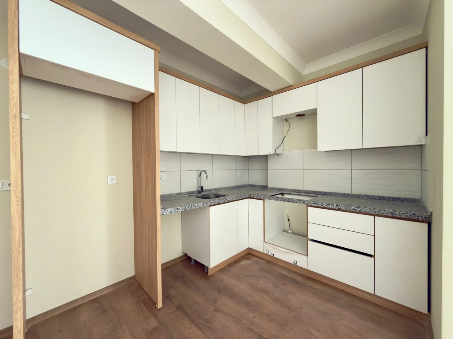 YÜKSELDEN ZEYTİNLİDE ŞOK FIRSAT! ULTRA GENİŞ SATILIK 1+1 DAİRE