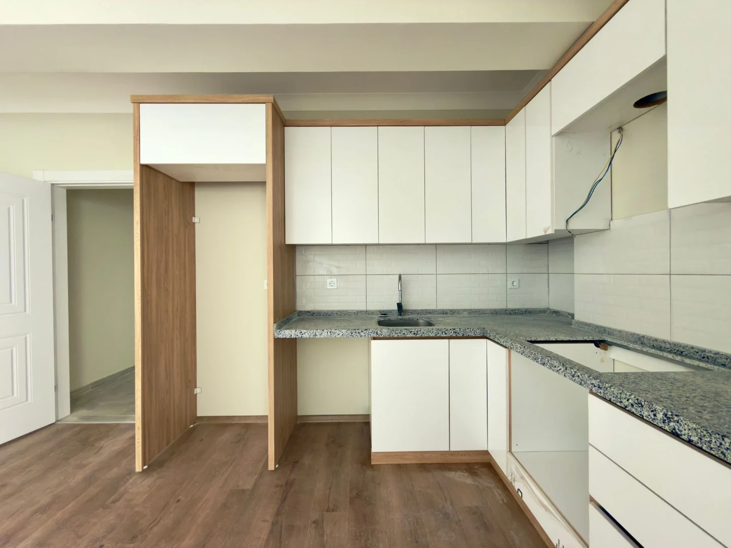YÜKSELDEN ZEYTİNLİDE ŞOK FIRSAT! ULTRA GENİŞ SATILIK 1+1 DAİRE