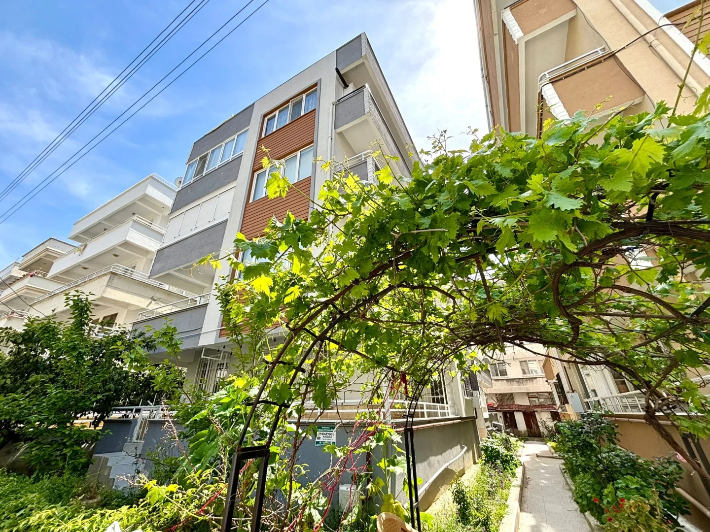 YÜKSELDEN AKÇAY CUMA PAZARINA YAKIN MANTOLAMALI FIRSAT 2+1 DAİRE