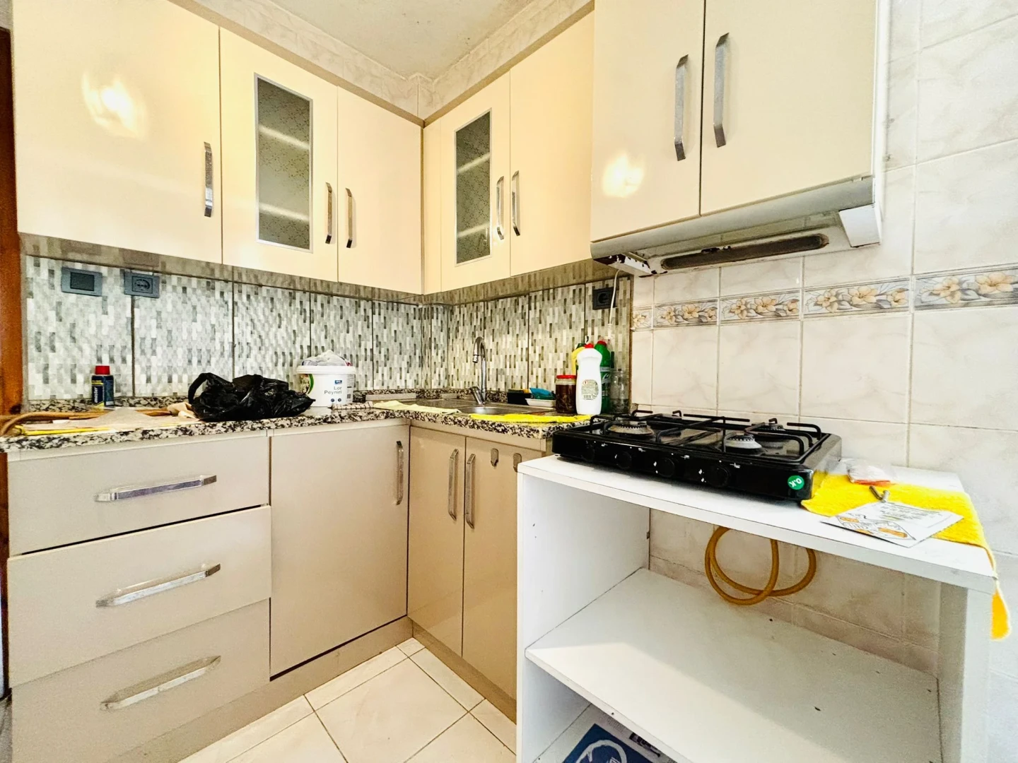 YÜKSELDEN AKÇAY CUMA PAZARINA YAKIN MANTOLAMALI FIRSAT 2+1 DAİRE