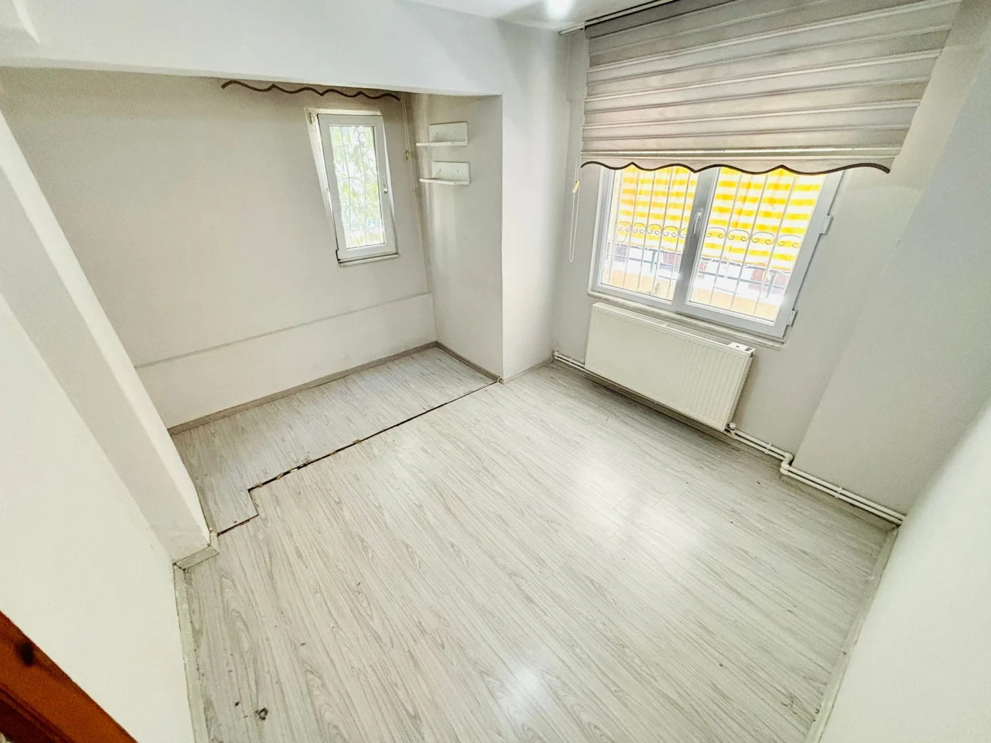 YÜKSELDEN AKÇAY CUMA PAZARINA YAKIN MANTOLAMALI FIRSAT 2+1 DAİRE
