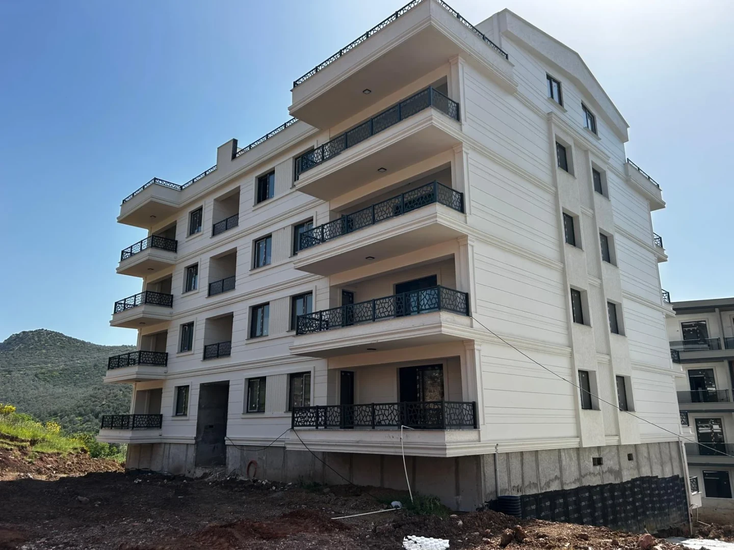 彡YÜKSELDEN KADIKÖY'DE DOĞA MANZARASIYLA 1+1 SİTE İÇİNDE HAVUZLU彡