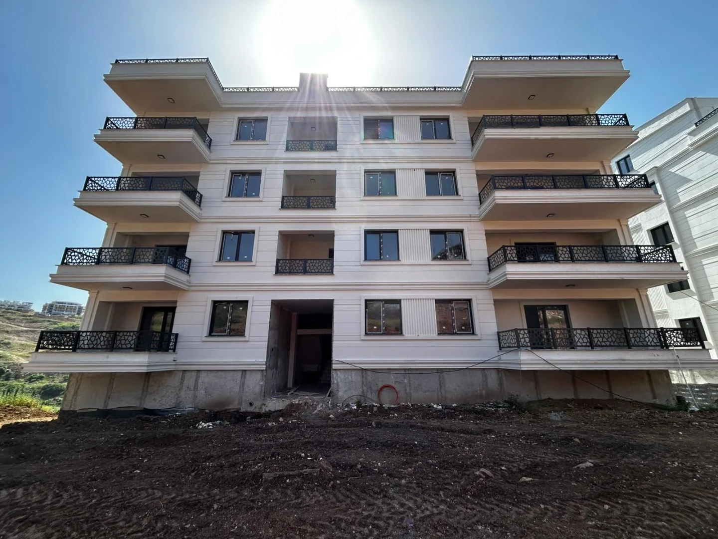 彡YÜKSELDEN KADIKÖY'DE DOĞA MANZARASIYLA 1+1 SİTE İÇİNDE HAVUZLU彡