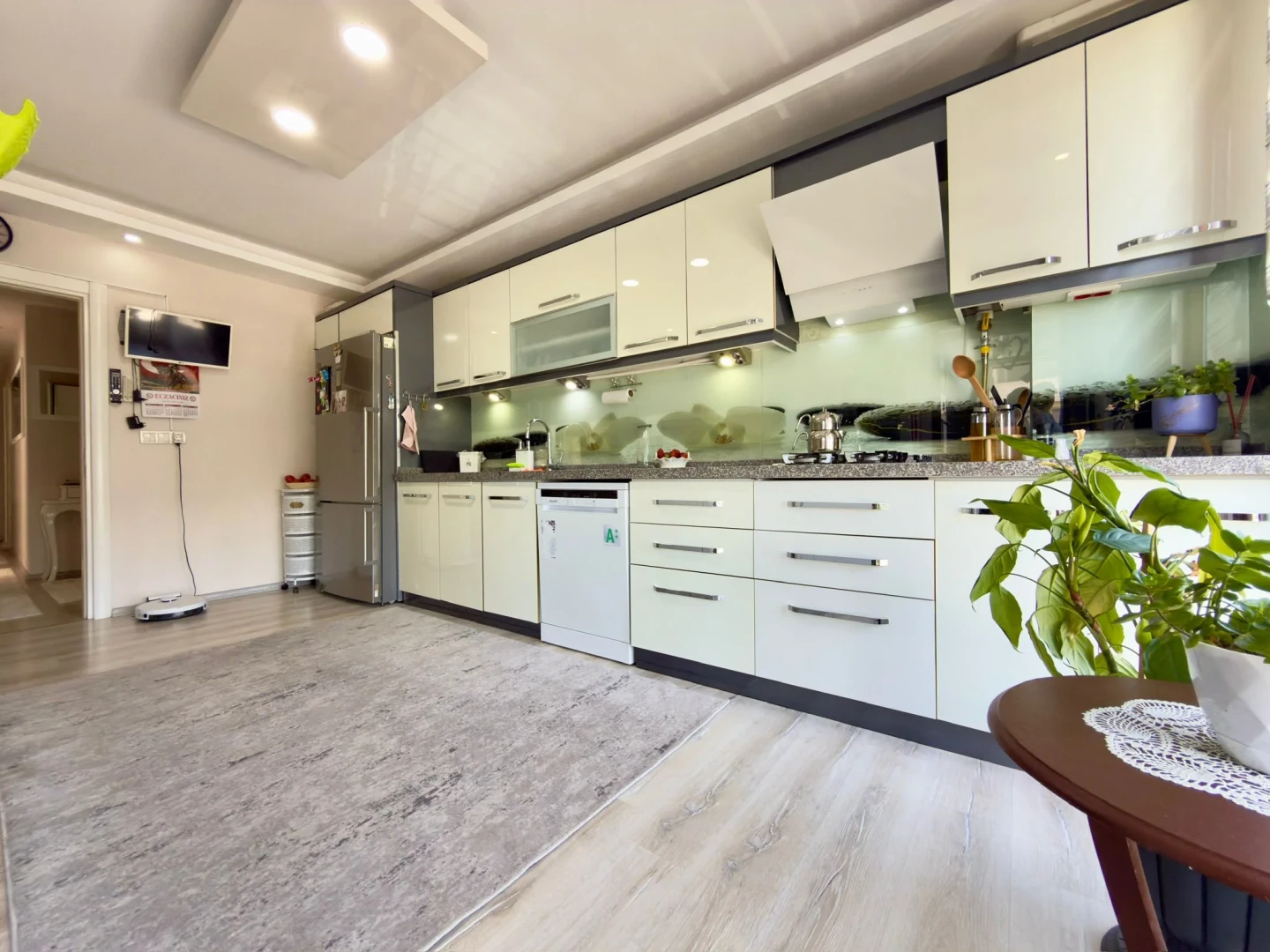 YÜKSELDEN CENNETAYAĞINDA MANZARALI EKSİKSİZ ULTRA LÜKS 3+1 DAİRE