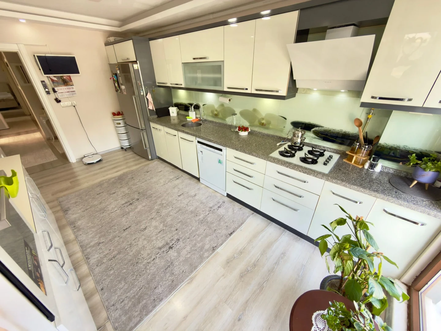 YÜKSELDEN CENNETAYAĞINDA MANZARALI EKSİKSİZ ULTRA LÜKS 3+1 DAİRE