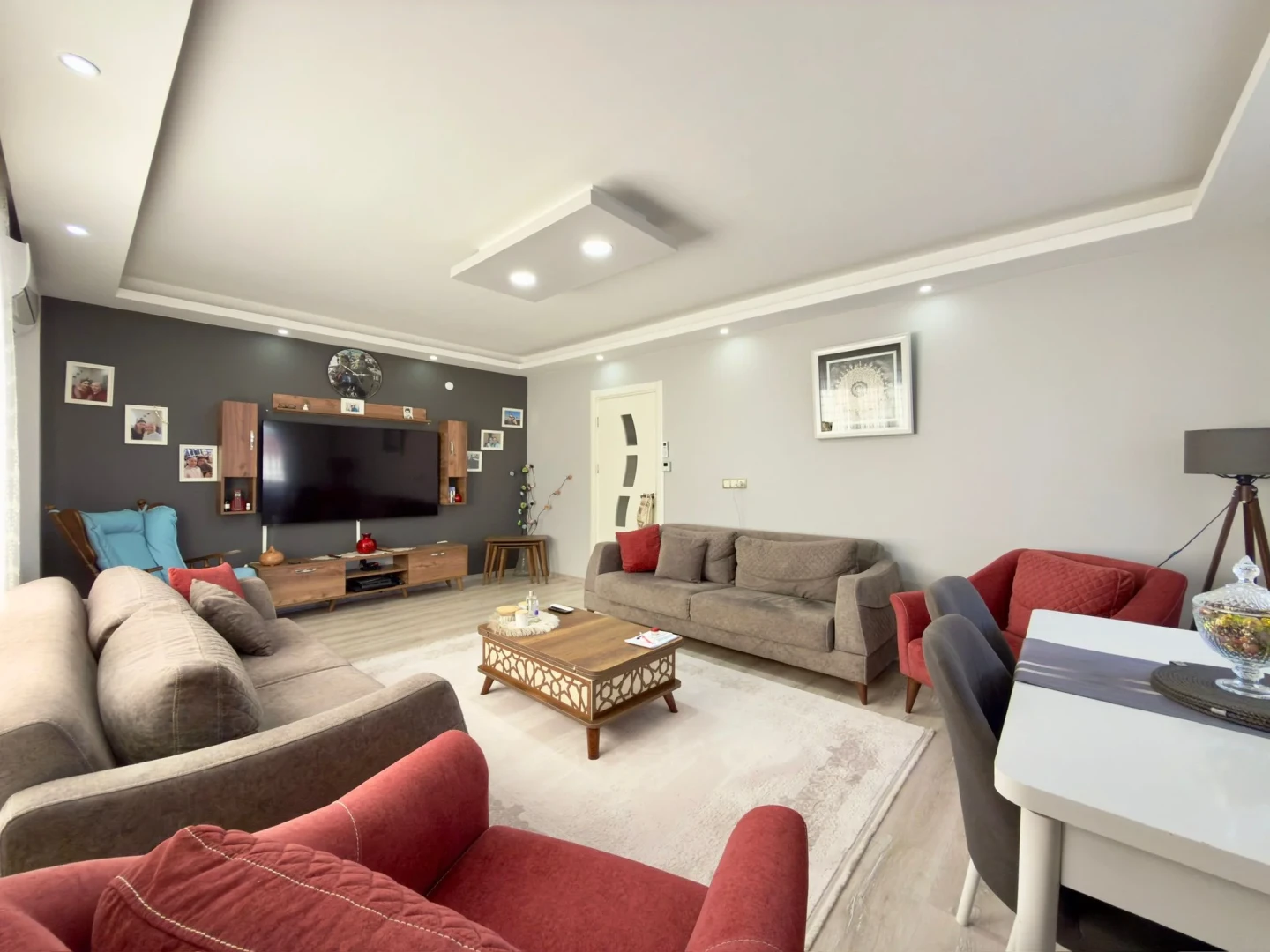 YÜKSELDEN CENNETAYAĞINDA MANZARALI EKSİKSİZ ULTRA LÜKS 3+1 DAİRE
