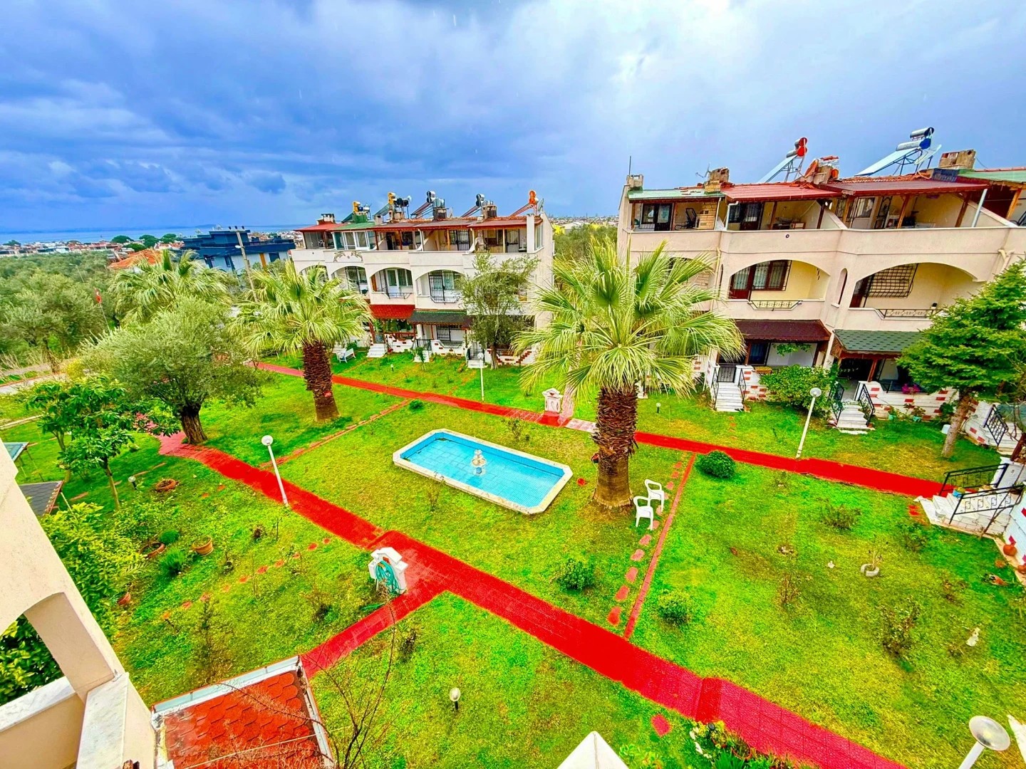 YÜKSELDEN GÜREDE DENİZE 500 METRE FUL BAKIMLI ŞÖMİNELİ 4+1 VİLLA