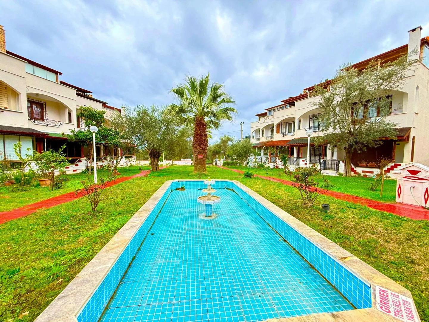 YÜKSELDEN GÜREDE DENİZE 500 METRE FUL BAKIMLI ŞÖMİNELİ 4+1 VİLLA