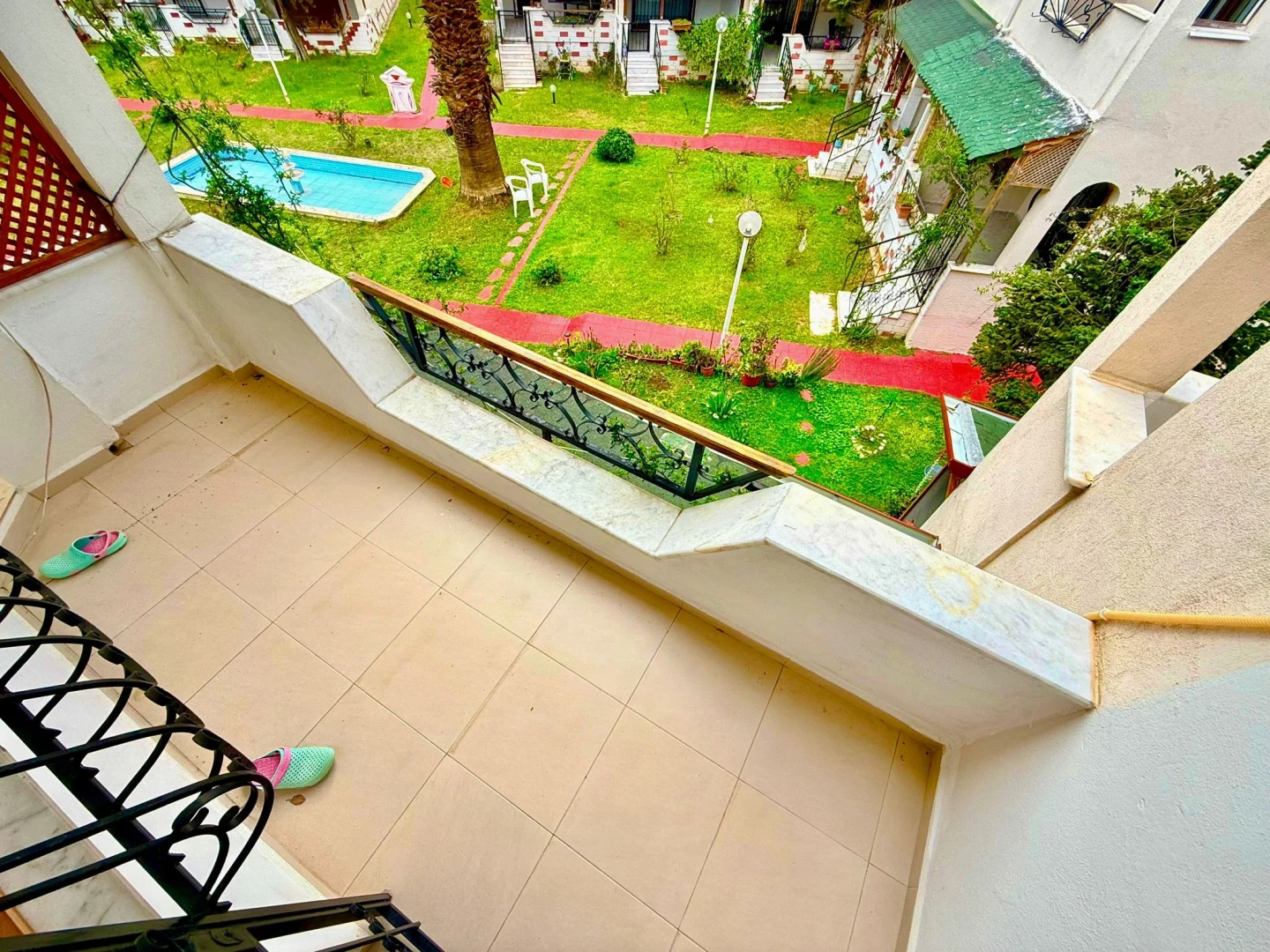 YÜKSELDEN GÜREDE DENİZE 500 METRE FUL BAKIMLI ŞÖMİNELİ 4+1 VİLLA