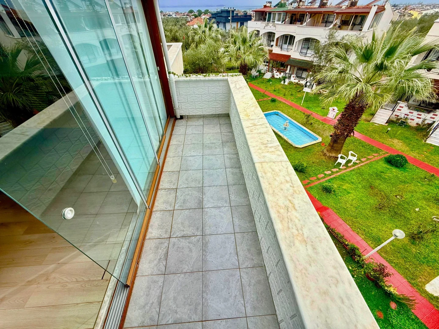 YÜKSELDEN GÜREDE DENİZE 500 METRE FUL BAKIMLI ŞÖMİNELİ 4+1 VİLLA