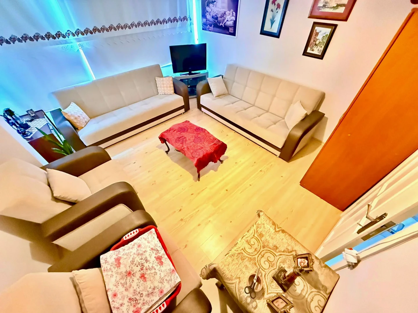 YÜKSELDEN GÜREDE DENİZE 500 METRE FUL BAKIMLI ŞÖMİNELİ 4+1 VİLLA