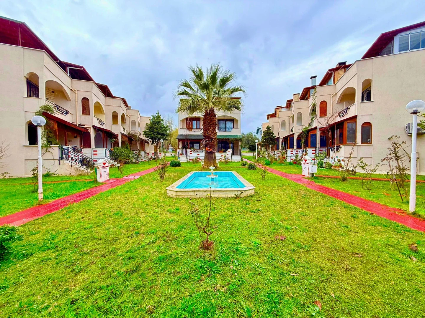 YÜKSELDEN GÜREDE DENİZE 500 METRE FUL BAKIMLI ŞÖMİNELİ 4+1 VİLLA