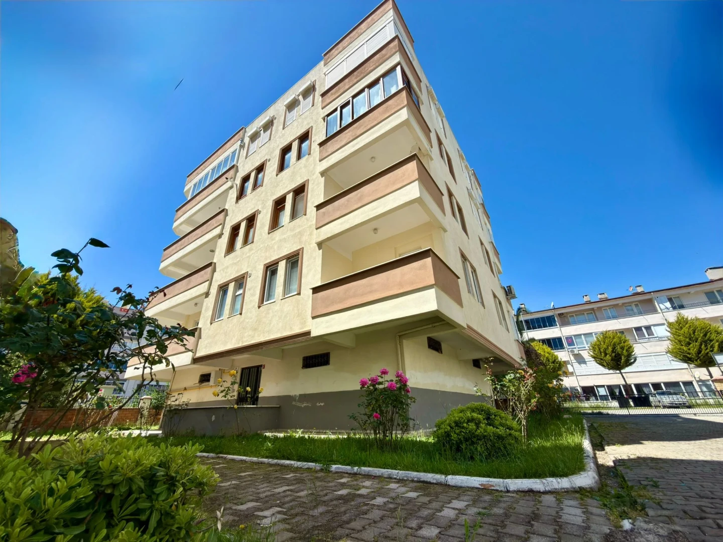 YÜKSELDEN ALTINKUM ARAKAT ÖN CEPHE AYRI MUTFAK SATILIK 2+1 DAİRE
