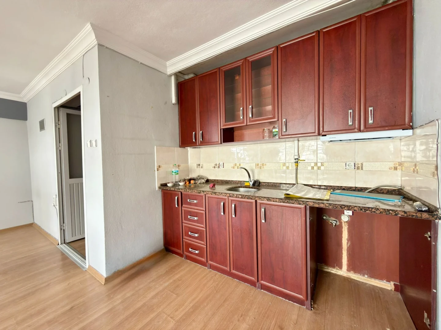 YÜKSELDEN HARİKA KONUMDA ÖN CEPHE DENİZE 300 M SATILIK 2+1 DAİRE
